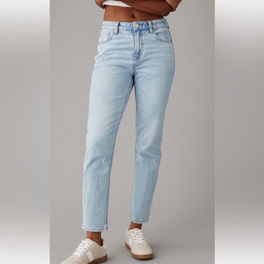 American Eagle Strigid Mom jeans
